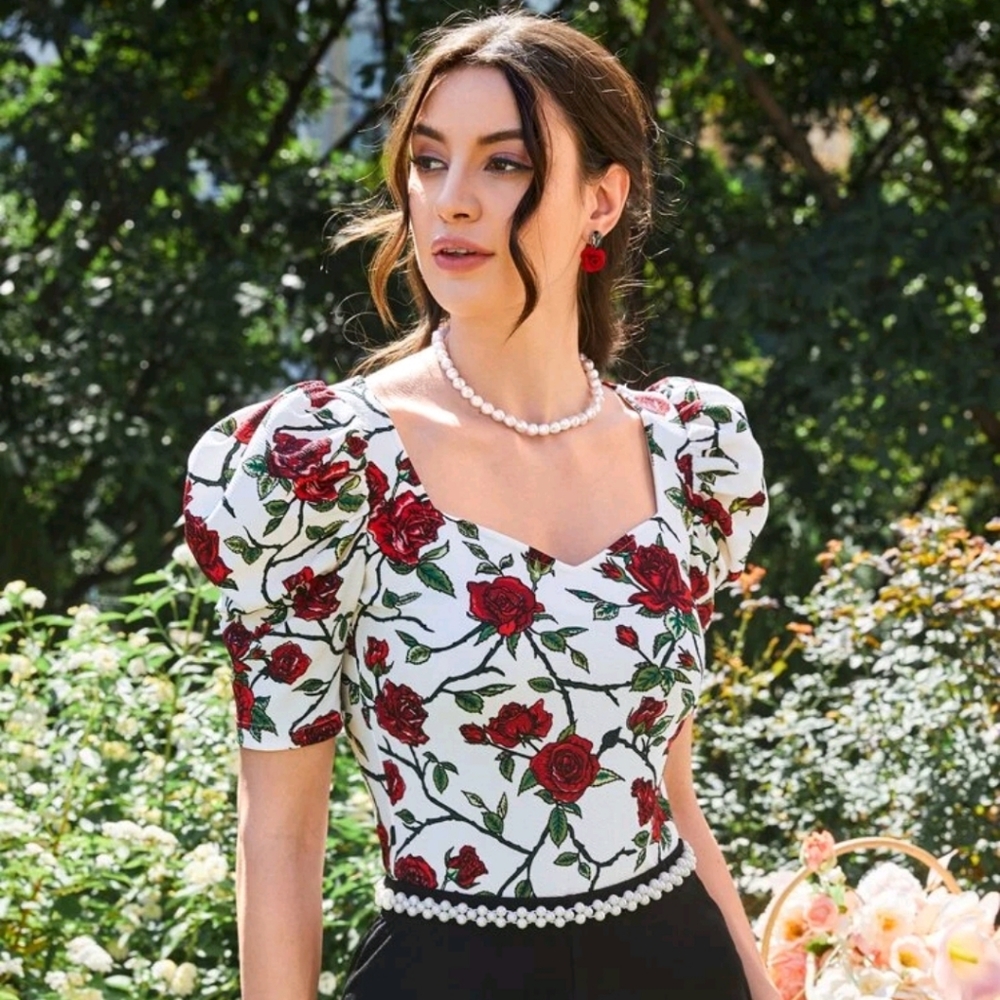 SHEIN Floral Print Puff Sleeve Sweetheart Neck Tee